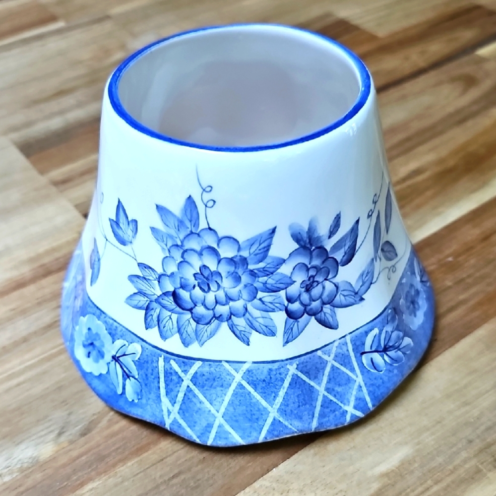 Home Interiors Blue and White Floral Ceramic Holder